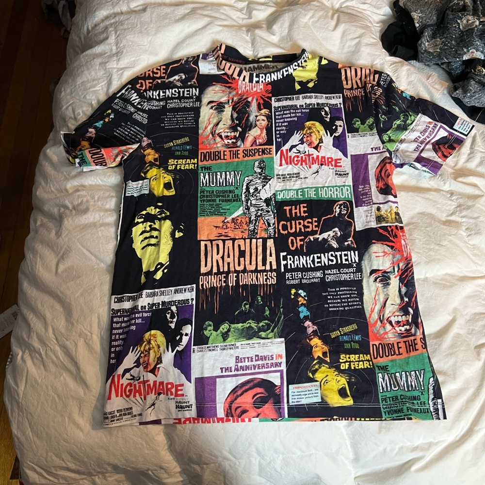 Vintage Horror Movie allover print tee shirt - Picture 1 of 6